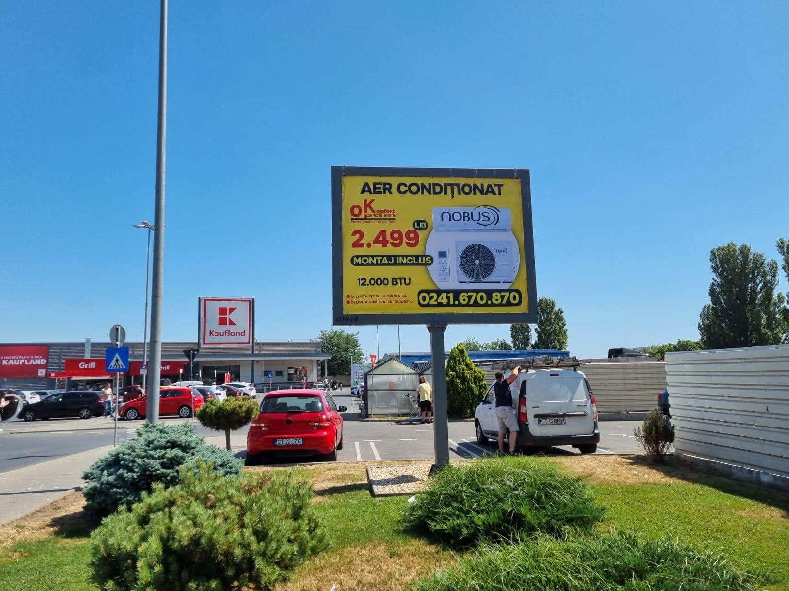 Panou OOH în parcarea Kaufland